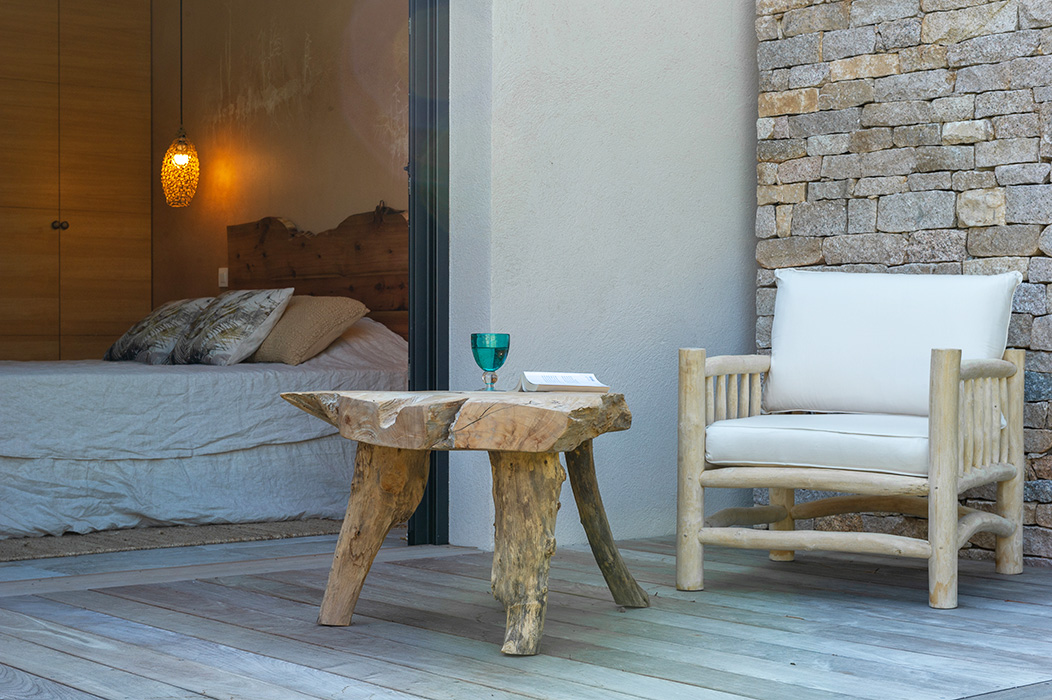 terrasse-chambre-nature-table-bois-tronc