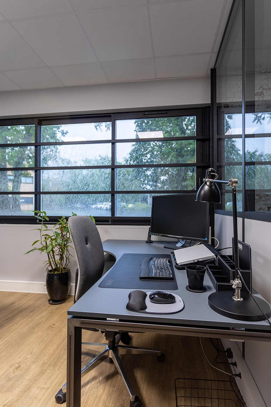 bureau-chaise-atelier-drone-style-industriel_Realisation ...